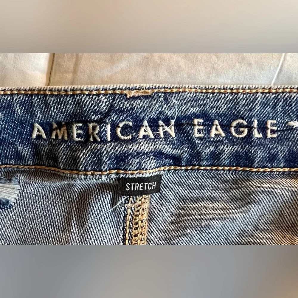NWT American Eagle distressed Denim shorts. Women’s size 6. - Picture 5 of 5